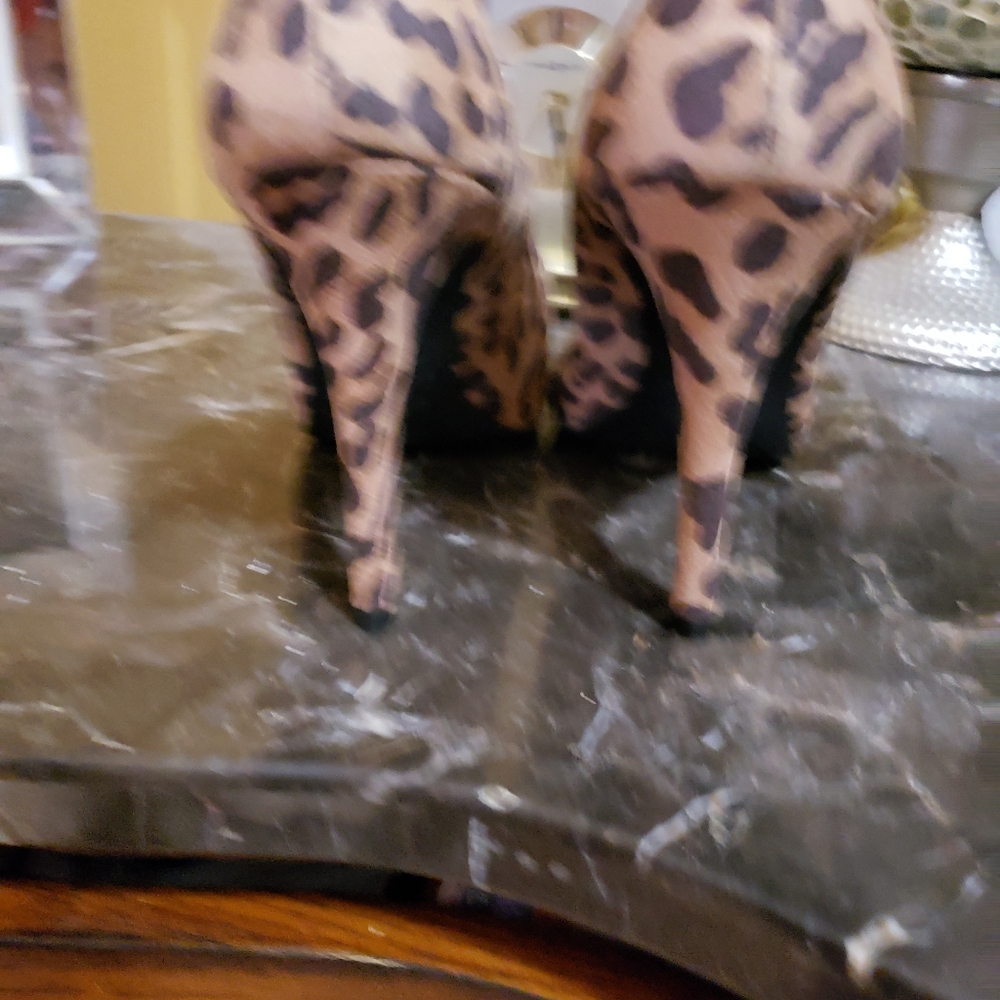 Heels - Picture 5 of 6